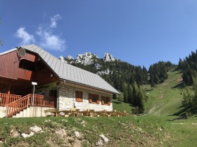 Die Berghütte - Planinski dom na Zelenici 
 (Mateja Dolžan)