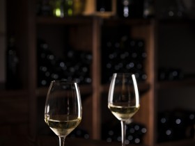Im Weinkeller gibt es 105  etikettierte Weine
