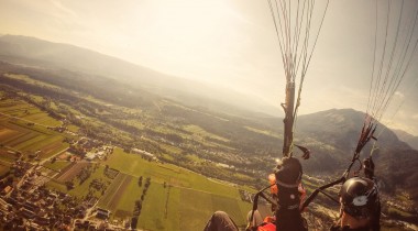 Vlucht in tandem met paraglider