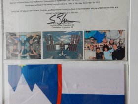 Slovenska zastava, ki je s Sunito potovala v vesolje